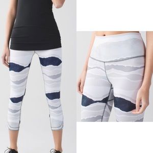 Lululemon True self crop 21” bleacher stripe Camo